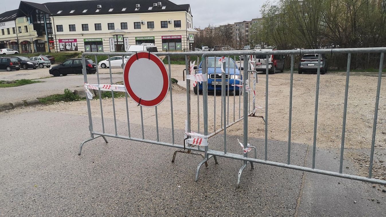 FEOL Újra vízben áll a fehérvári murvás parkoló ismét le kell zárni