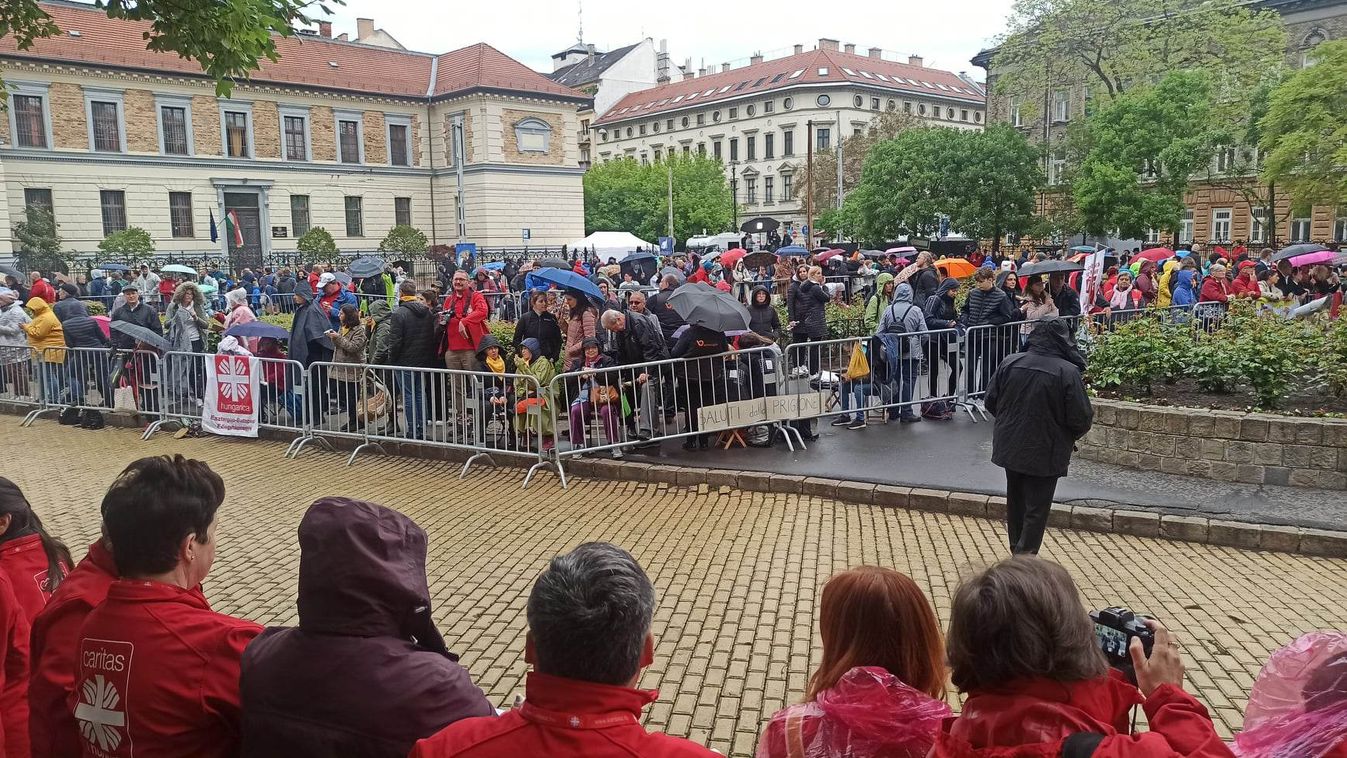 FEOL Így várták Ferenc pápát a Rózsák terén videó