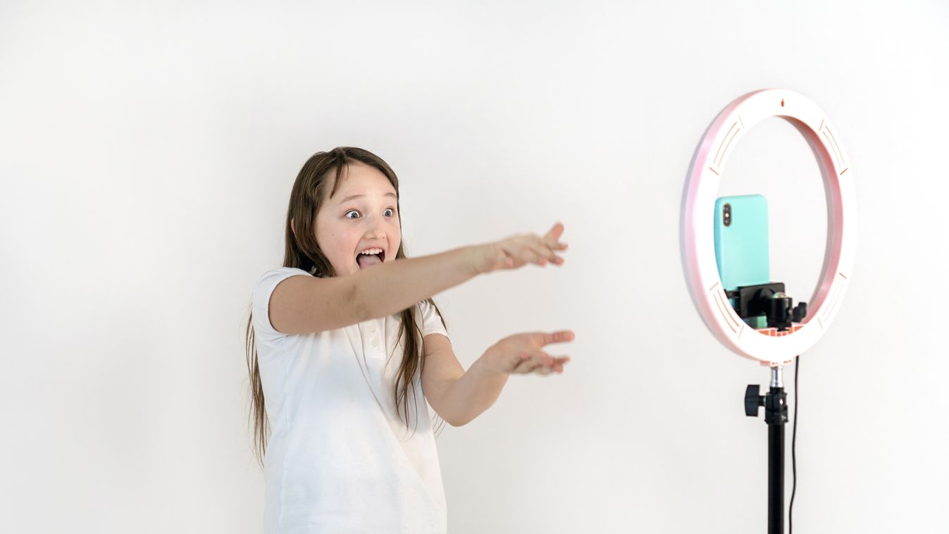 Komoly veszélyeket rejt a TikTok a kamaszokra nézve