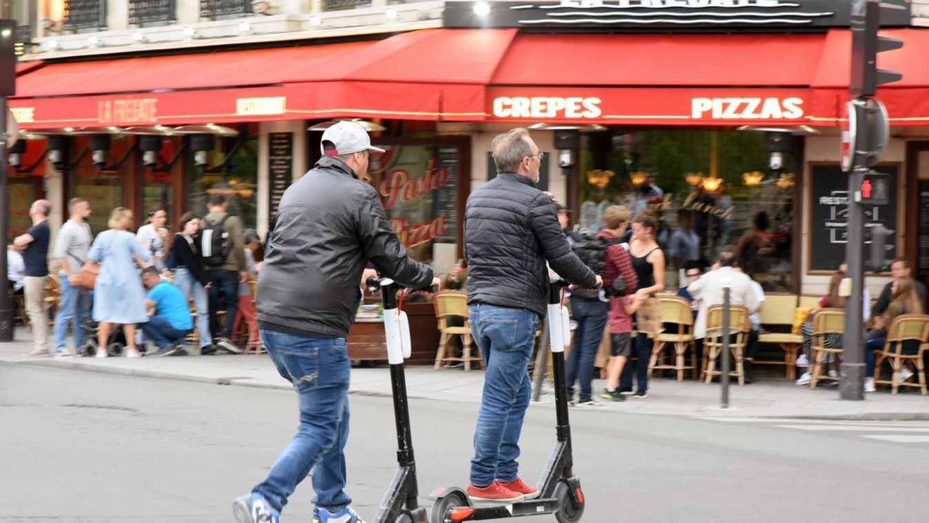 Párizsnak elege van a rollerek okozta közlekedési káoszból