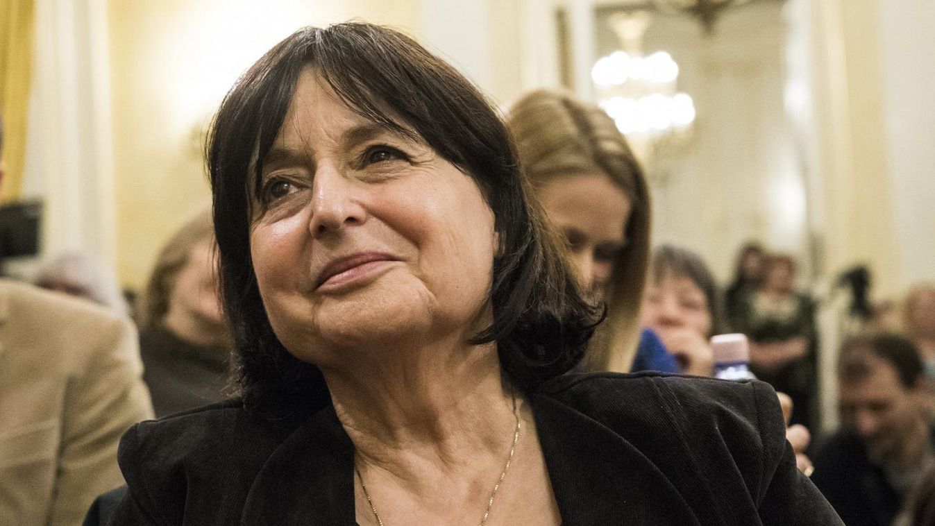 A Kilencek, akik „a torkon vágott forradalmak pirosát, s gyászát viselik”