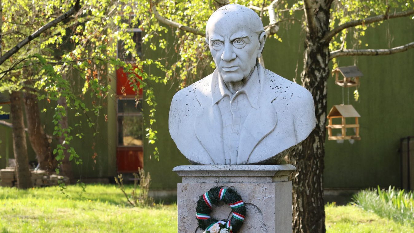 Illyés Gyula sok szép emléket köszönhet cecei nagyszüleinek
