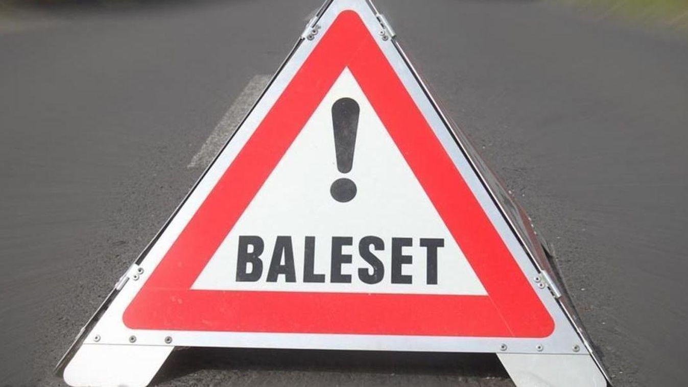 Kamionok karamboloztak az M1-esen Óbaroknál
