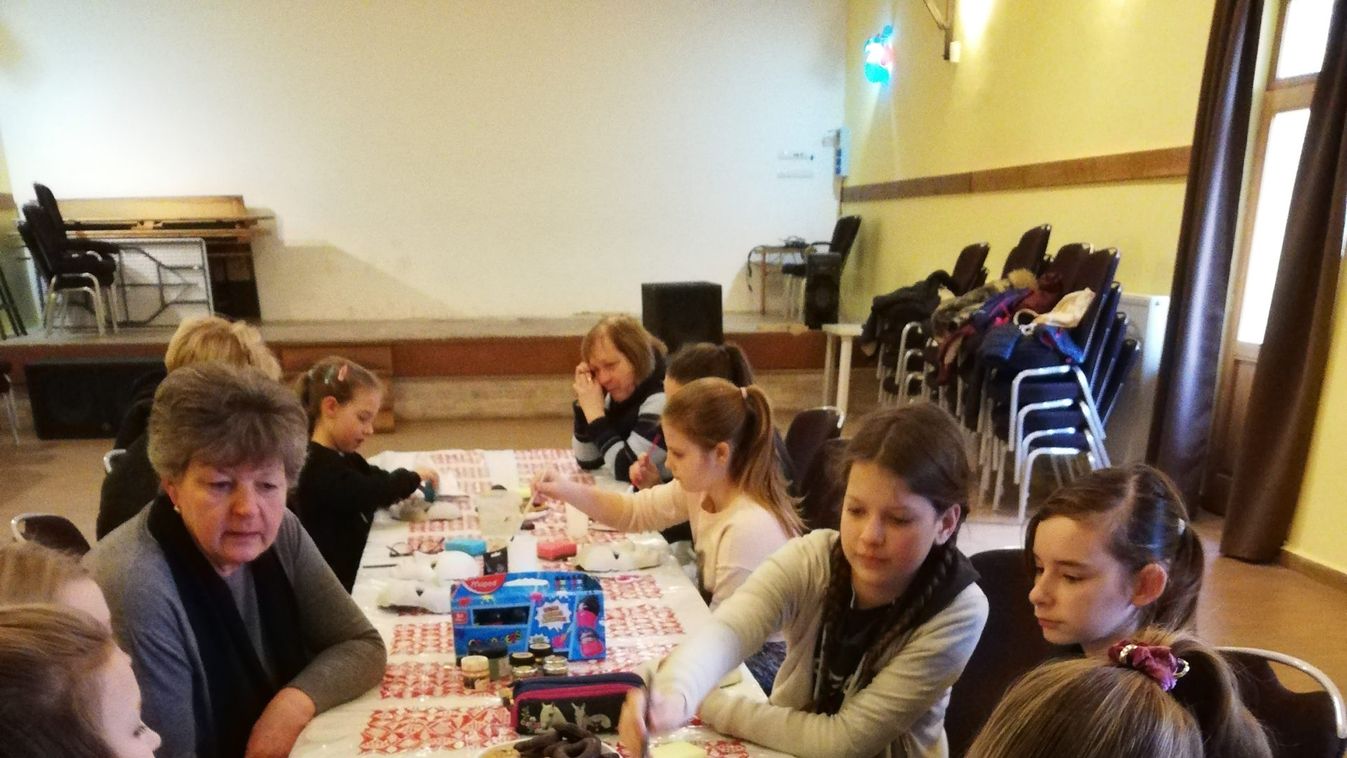 Alakoskodáshoz illő farsangi maszkok készültek Lajoskomáromban