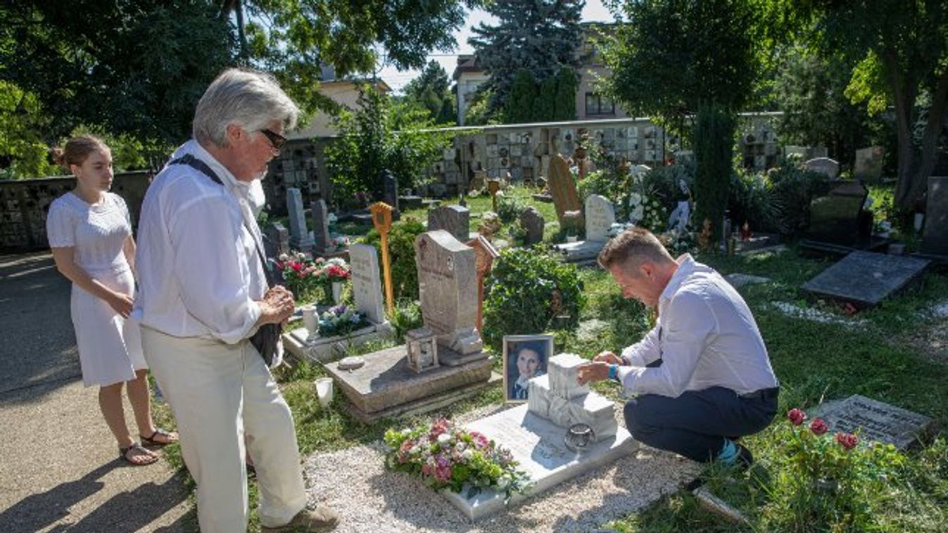 Szerelme emléke díszíti Kovács Zsuzsa sírboltját