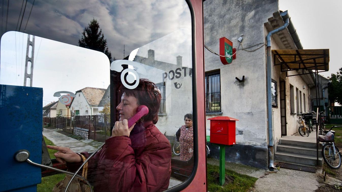 Miért vannak még telefonfülkék?