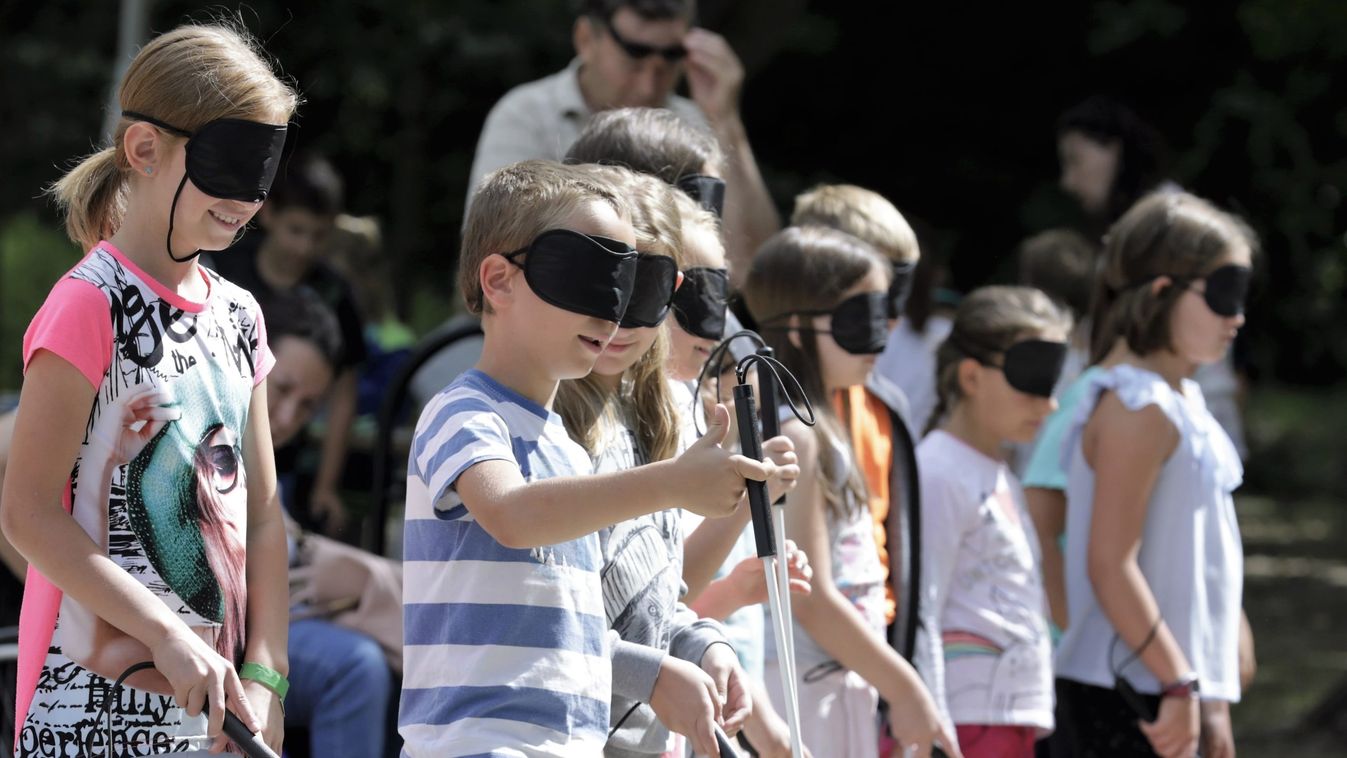 A gyerekeknek még természetes az elfogadás