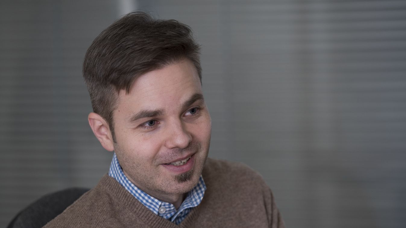 Kommunikációs stratégiával él Hézl József, fehérvári középiskolai tanár