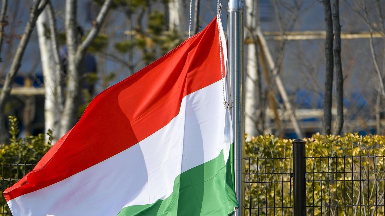 Felvonták a magyar lobogót az olimpiai faluban