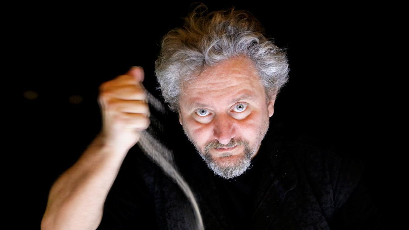 Alkotás homokkal, versre és zenére Martonvásáron (videó)