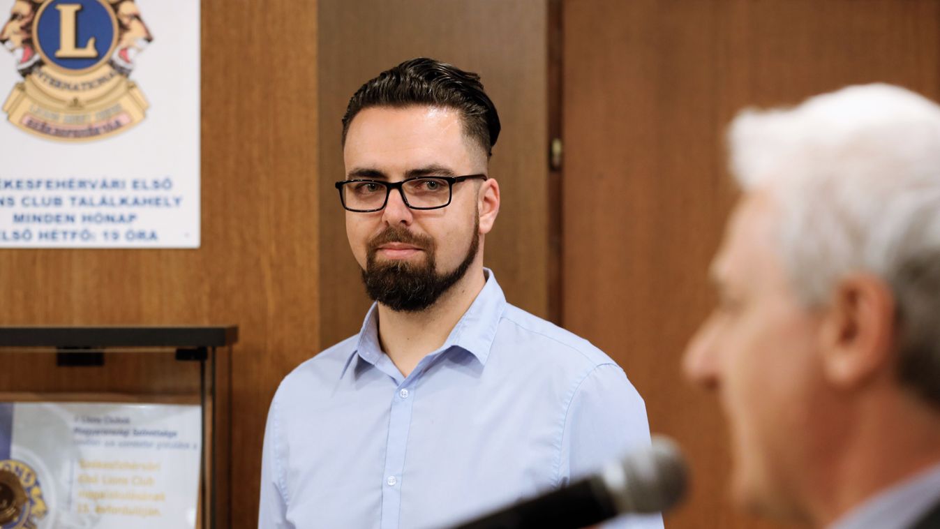 Az élet körforgása, több színben is – Megnyílt Kővári Rudolf kiállítása
