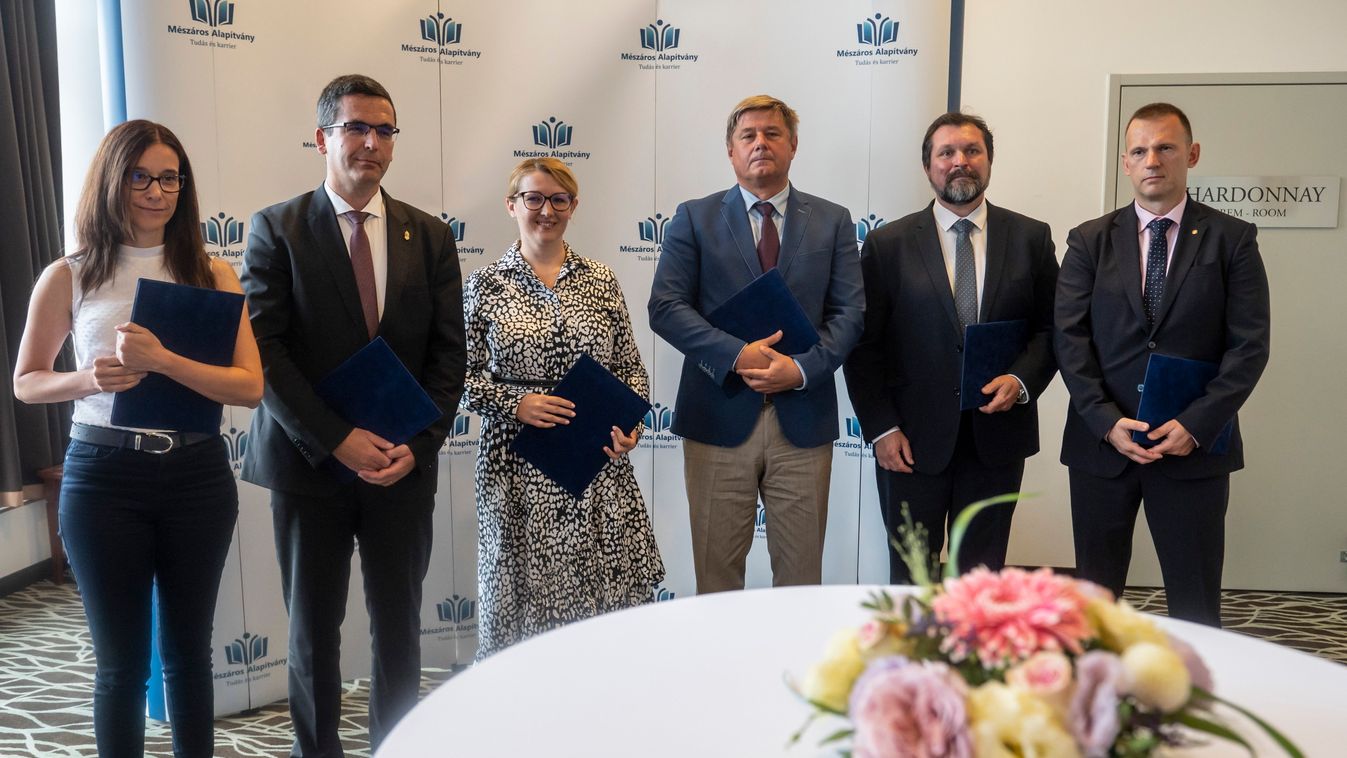 Példaértékű program – Az Óbudai Egyetem doktori képzését is segítik