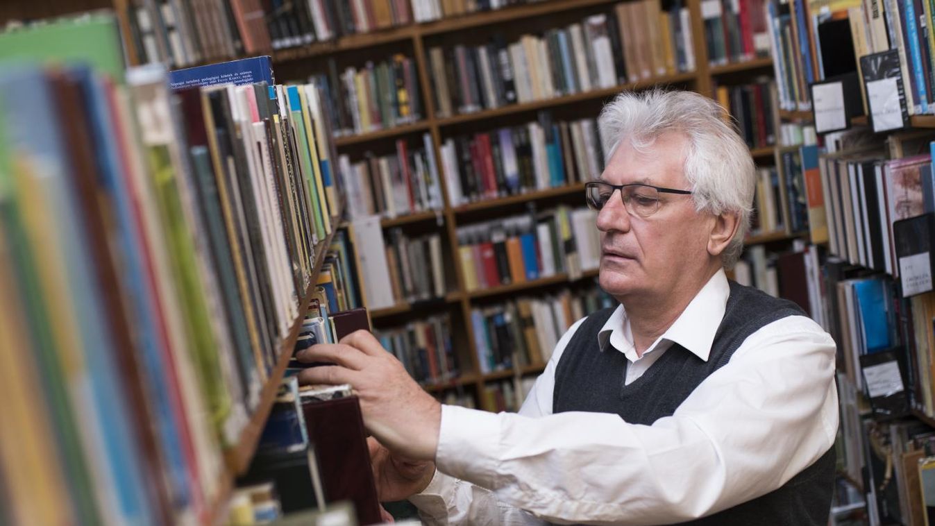 Komlósi József az olvasókért tesz, a közösségben hisz