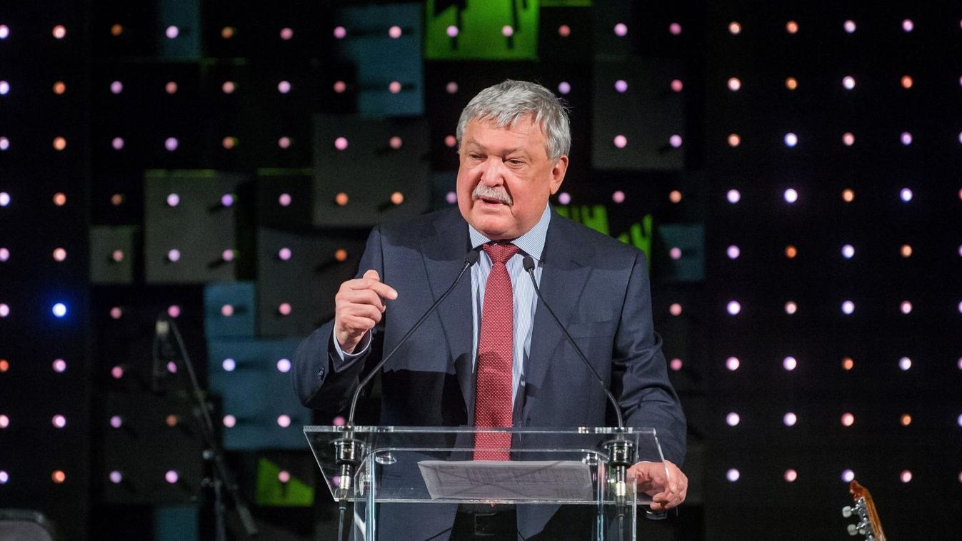 Ceferin mellett Csányi Sándort is újraválasztották