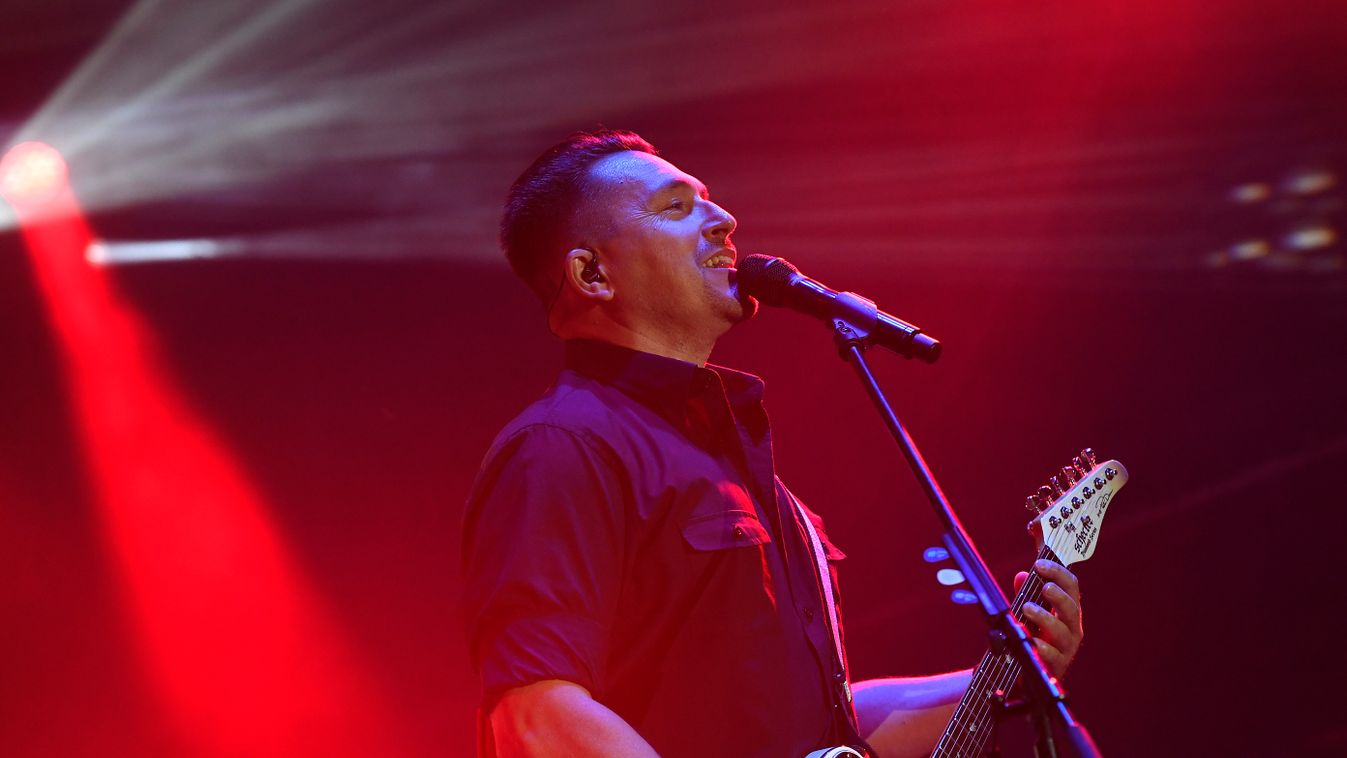 Lányával zenél Ákos az új albumán