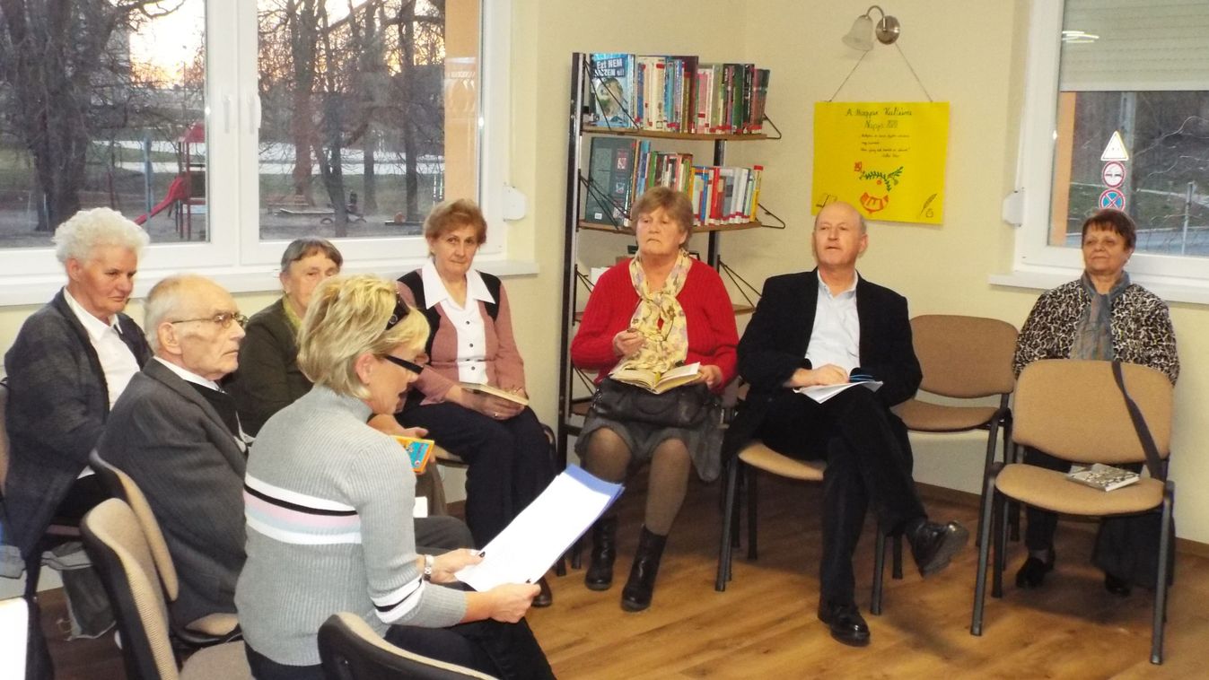 A magyar széppróza napja előtt tisztelegtek a Versbarátok Körének tagjai