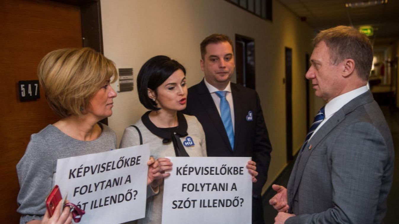 Ismét megbukott helyesírásból a magyar ellenzék