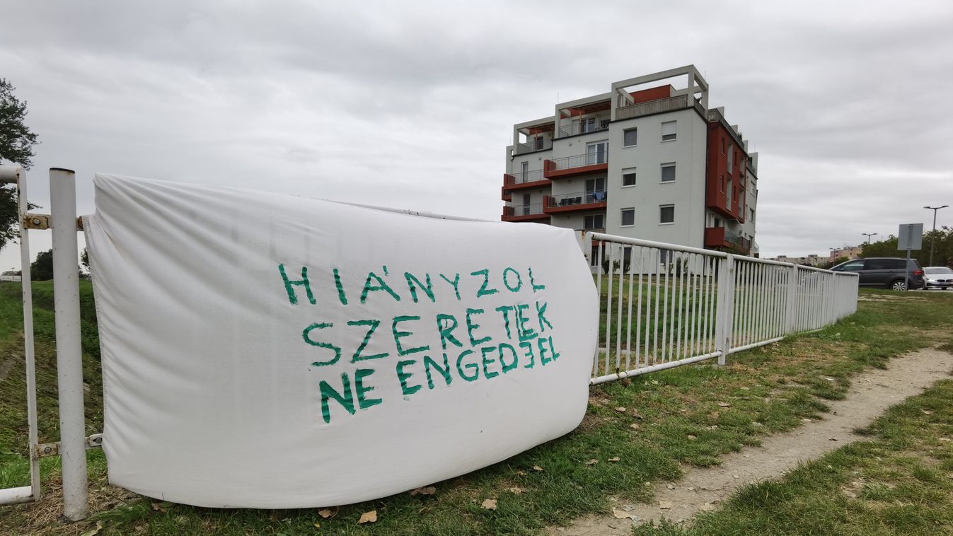 Ez aztán a szerelmi vallomás! Kifeszített érzelmek a Bakony utca sarkánál