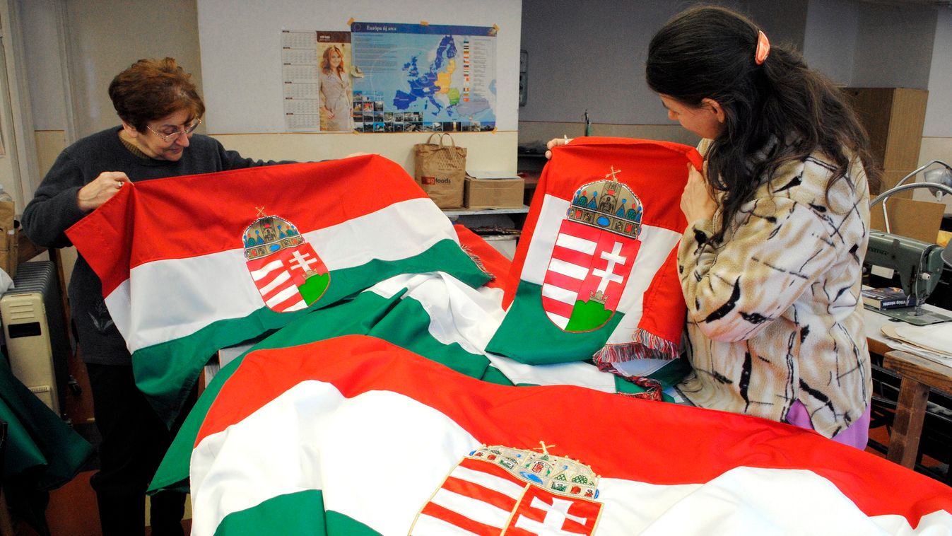 Ma ünnepeljük a magyar zászló és címer napját