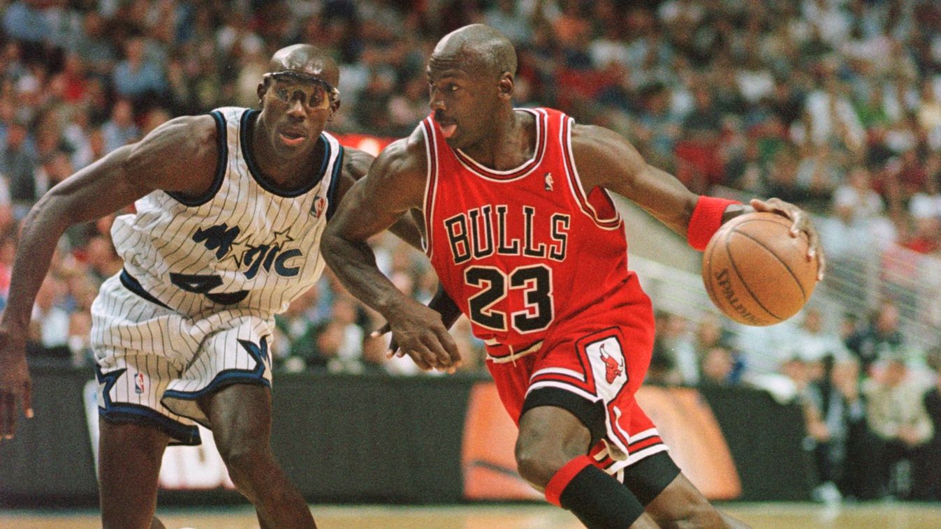 Rekordmagas összegért kelt el a kosaras legenda, Michael Jordan cipője