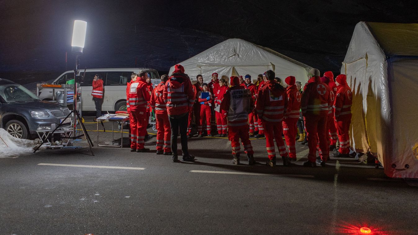 Több embert temetett maga alá lavina az ausztriai Lech Zürs alpesi síterületen