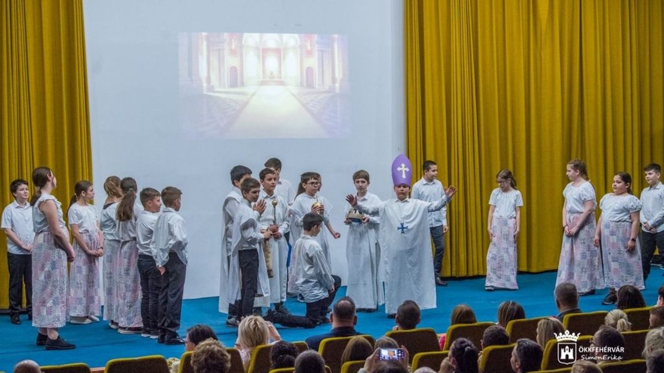 Kulturális bemutatóval ünnepelte 85. születésnapját a Széna Téri Általános Iskola