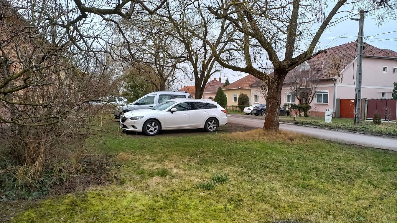 Kövek a ház előtt - gondozni kell a közterületet, de nem rendelkezhet vele?
