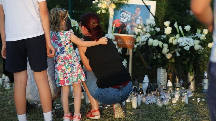 They said goodbye to Bence Szvoboda in front of his house, a huge crowd gathered