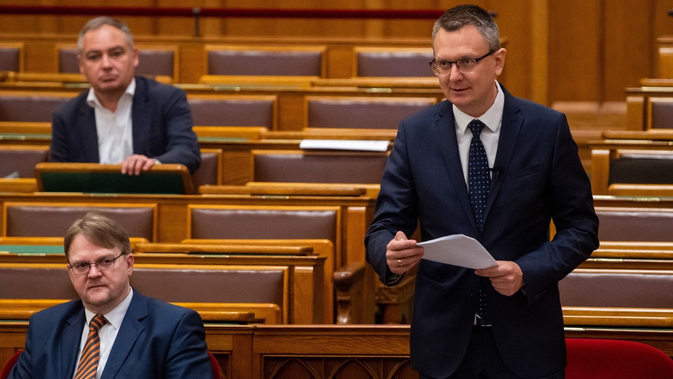 Tizennyolc órát tartott, véget ért a pedagógustörvény általános vitája (frissített)