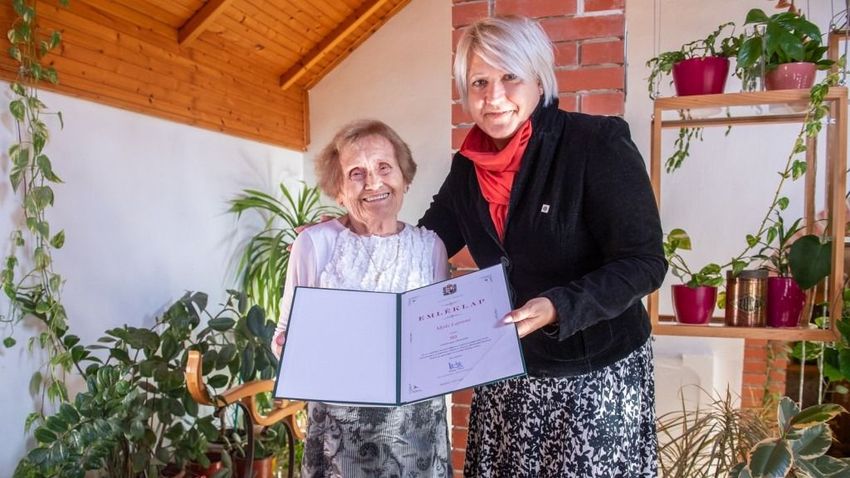 Lajosné Miski, 90, was greeted by Lajosné Deák