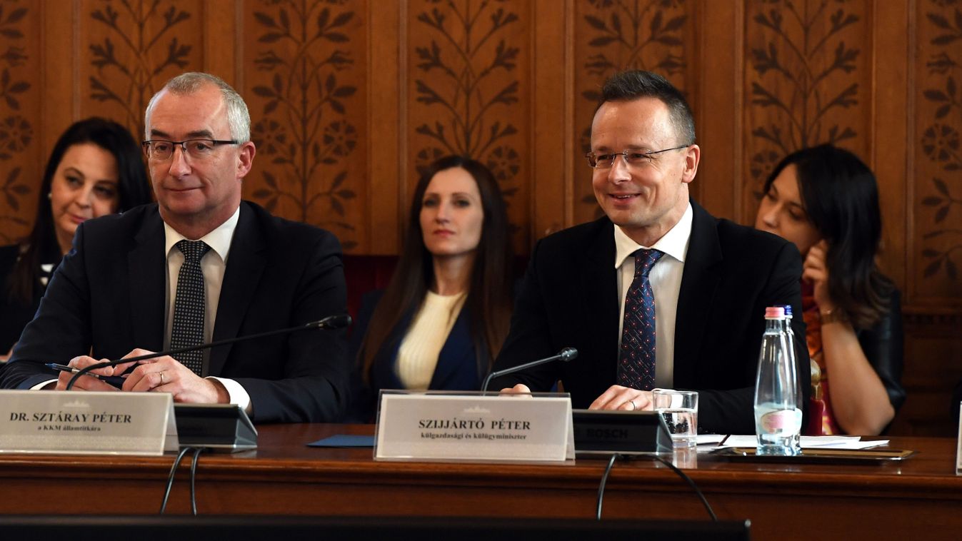 Szijjártó Péter: fenn kell tartani a magyar külpolitika szuverenitását (videó)