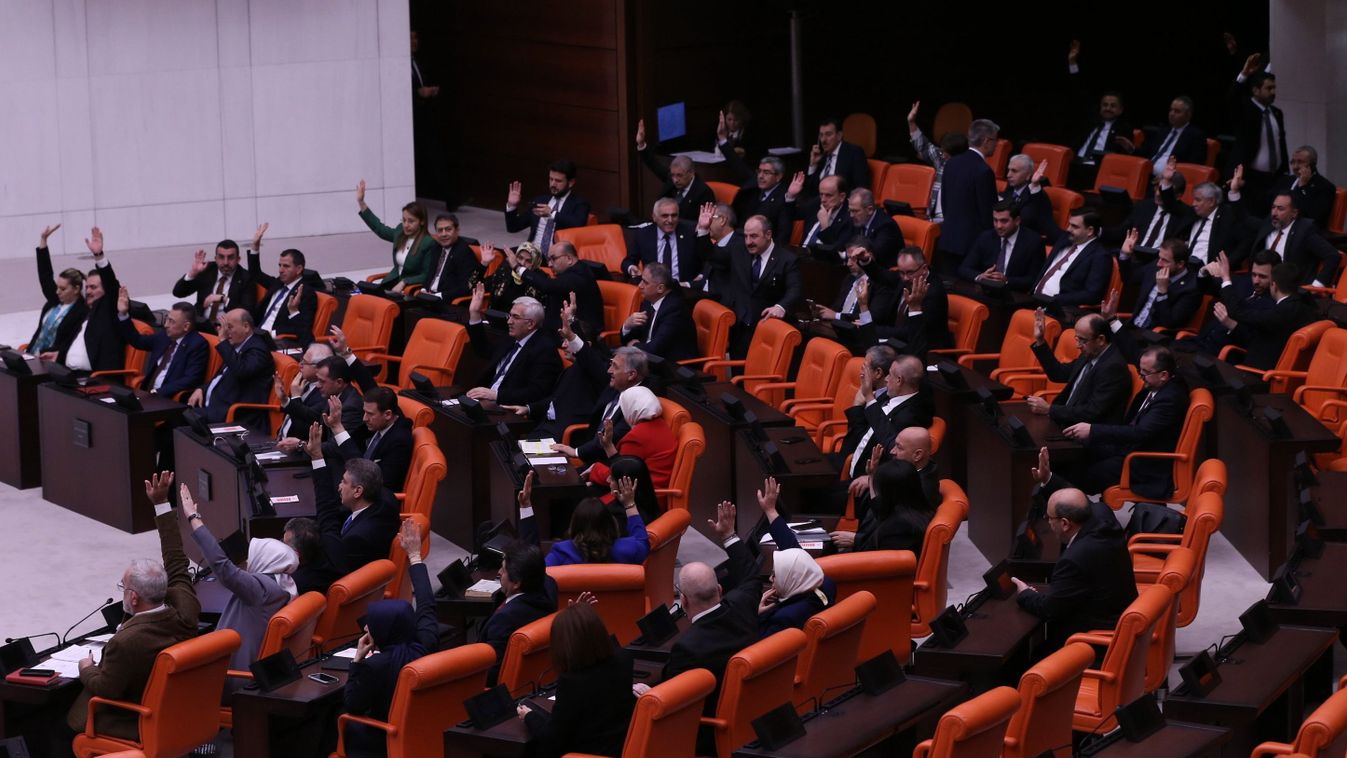 A török parlament plénuma megszavazta Svédország NATO-csatlakozását