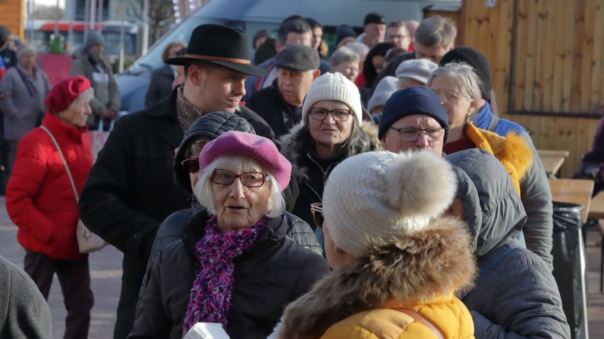 The tradition was not broken this year either: 1,500 servings of lentils were distributed on New Year’s Day in Székesfehérvár (video, gallery)