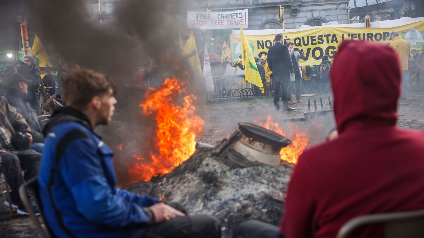 Összecsaptak a belga gazdák a rendőrökkel Brüsszelben (videó)
