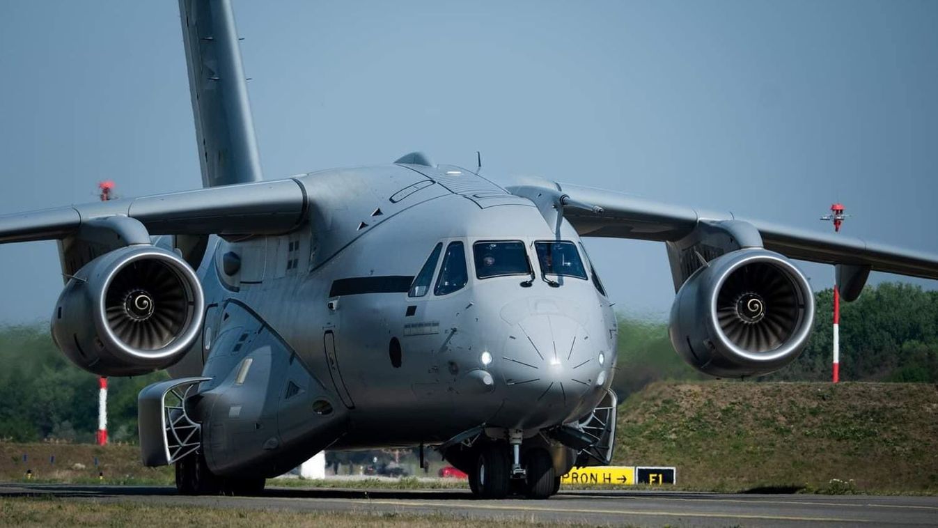 Megérkezett az első magyar KC-390 katonai szállítórepülőgép (videó)