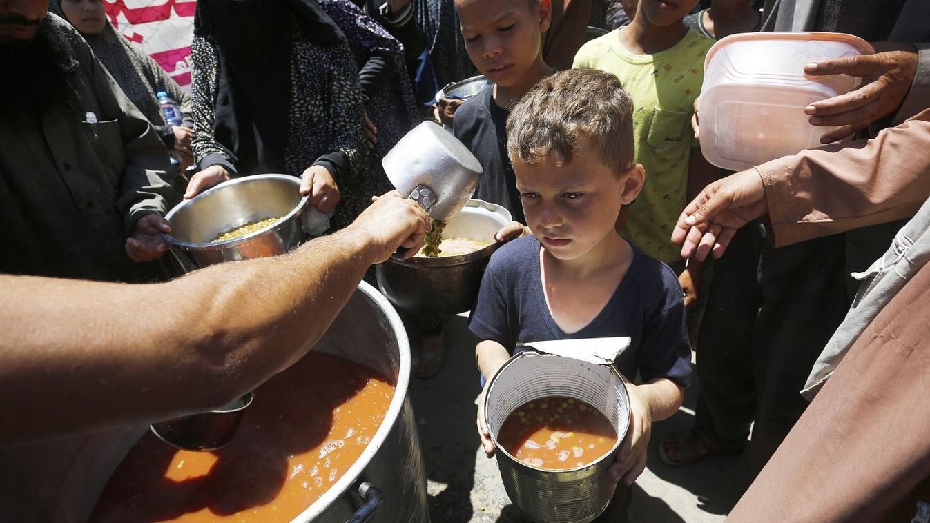Tűzszünetért könyörög a világ legnagyobb humanitárius hálózatának vezetője
