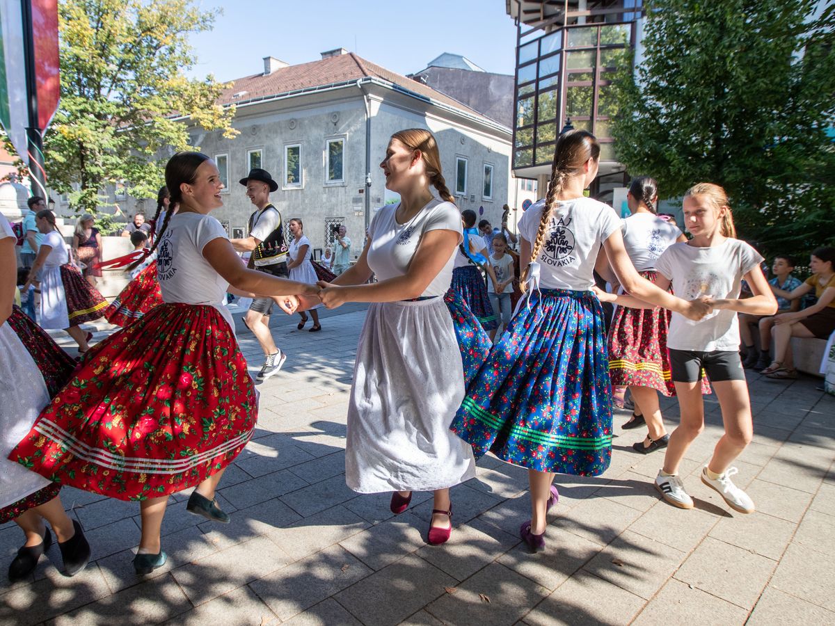 Szlovák és spanyol együttesek