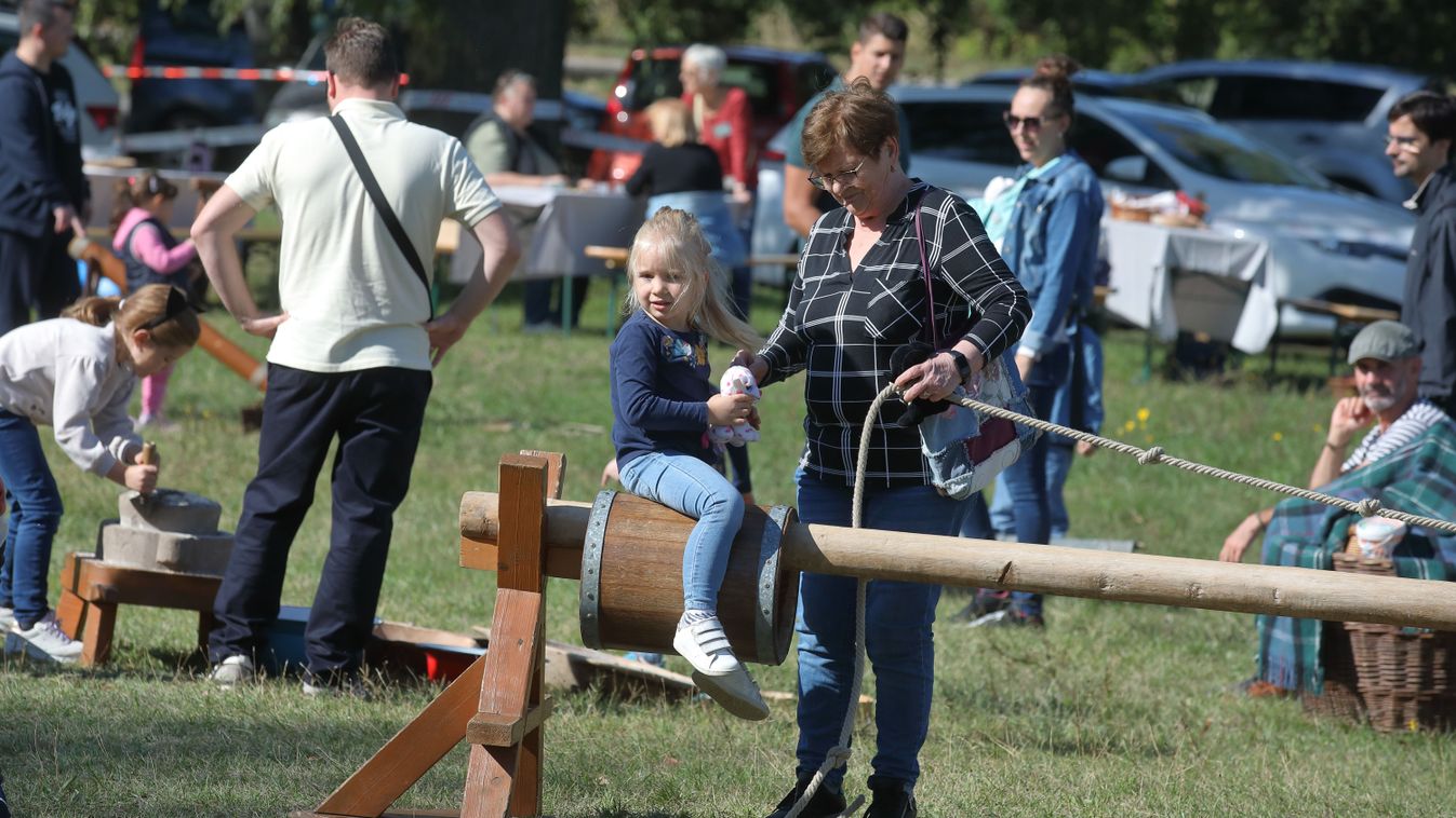 Gólyalábak, örömfőzés és faforgács (galéria)
