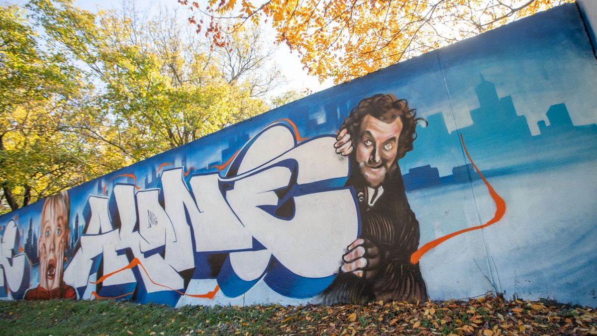 Reszkessetek betörők graffiti készült Dunaújvárosban 