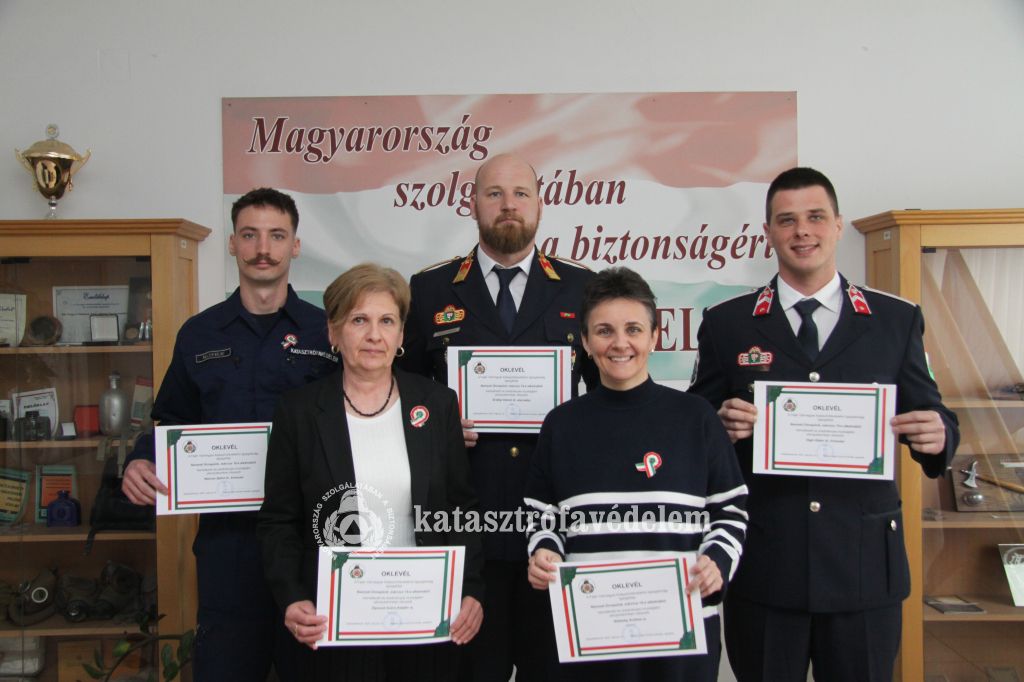 Elismeréseket adtak át a Fejér megyei katasztrófavédelemnél