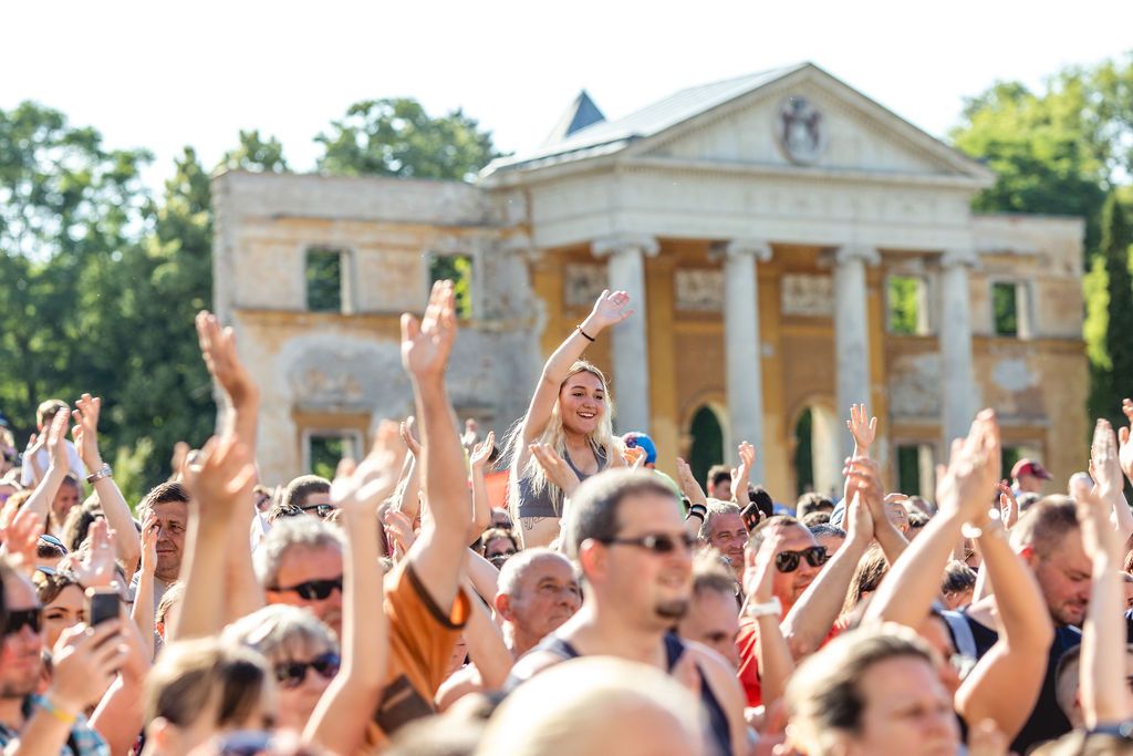 A bicskei Megasztár győztes, Gudics Máté Mellékhatás dala a Nagy Duett színpadán debütál, sőt mint kiderült, a Vál-Völgyi Zsúr egyik sztárfellépője is lesz.