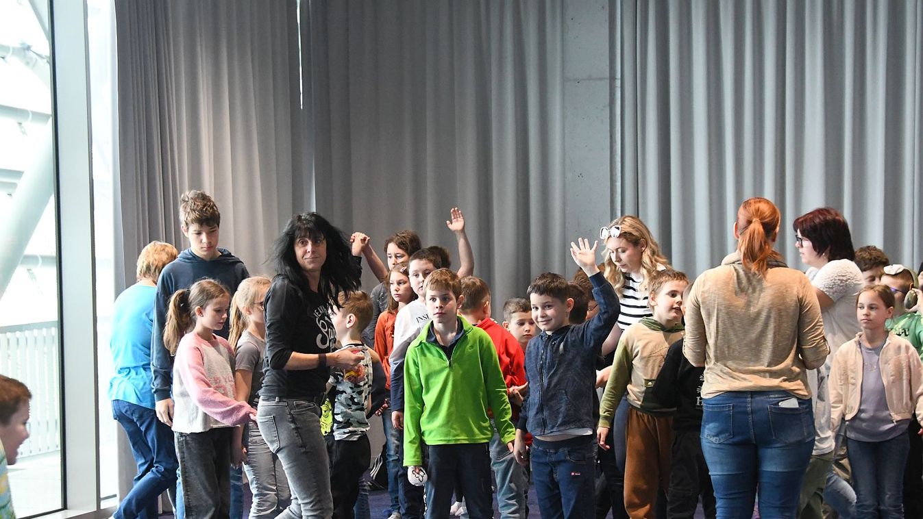 "Adj egy ötöst" a MET Arénában