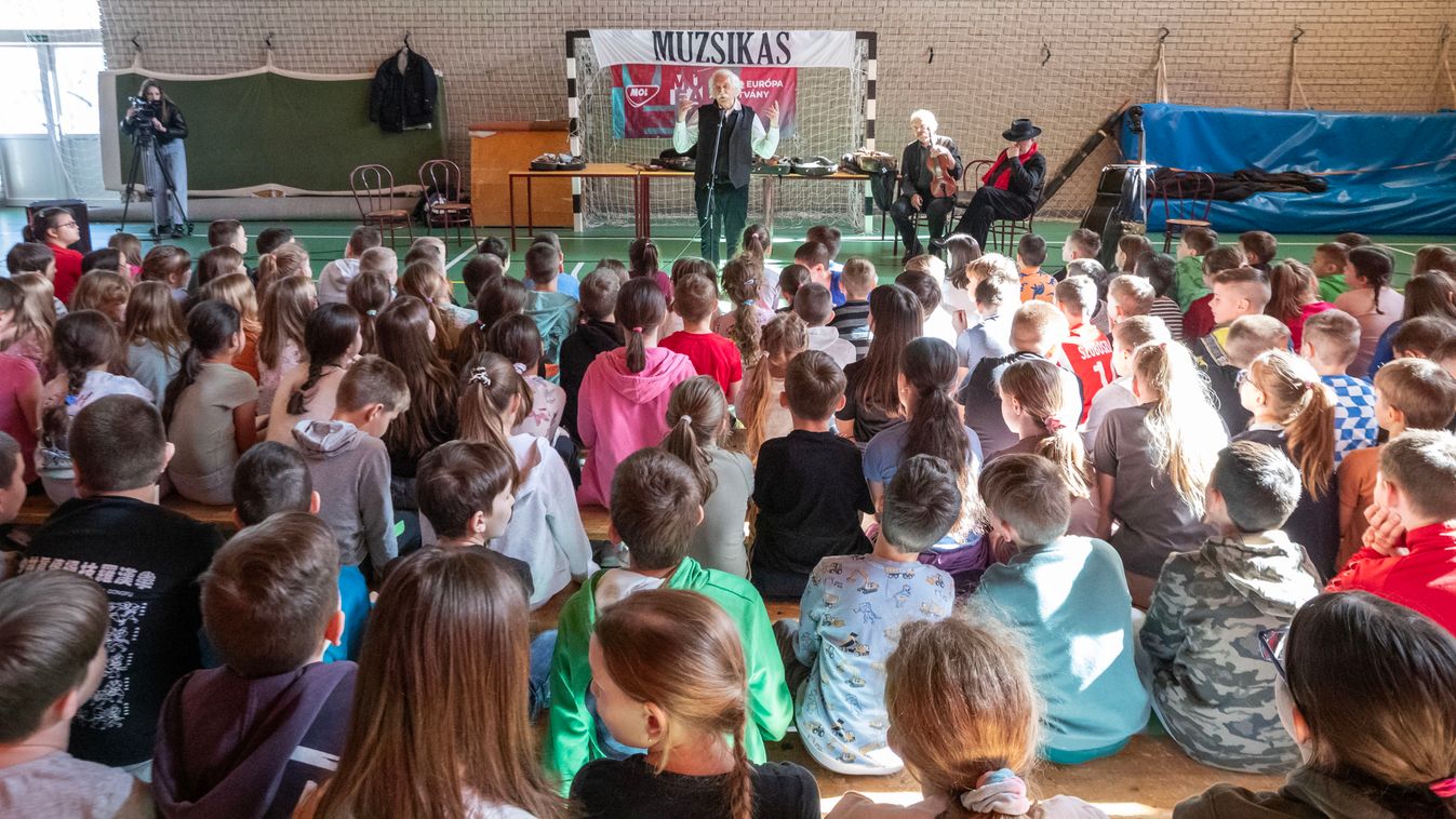 A Muzsikás zenekar hívta zenei időutazásra a gyermekeket (Videó és Galéria)