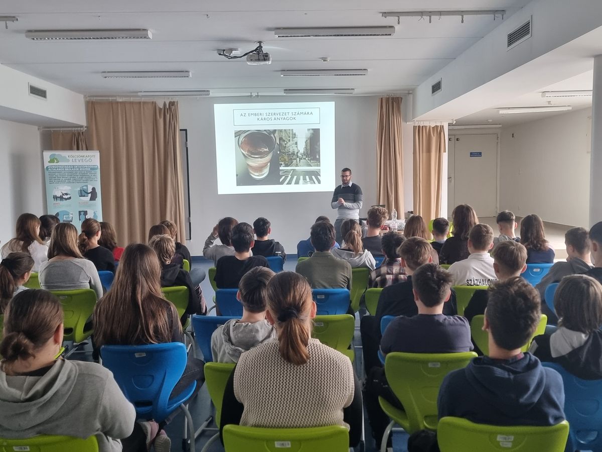 Kölcsönkapott levegő: A Környezetvédelmi Szolgáltatók és Gyártók Szövetsége (KSZGYSZ), valamint az Energiaügyi Minisztérium közös szakmai Roadshow-ja Martonvásárra látogatott.