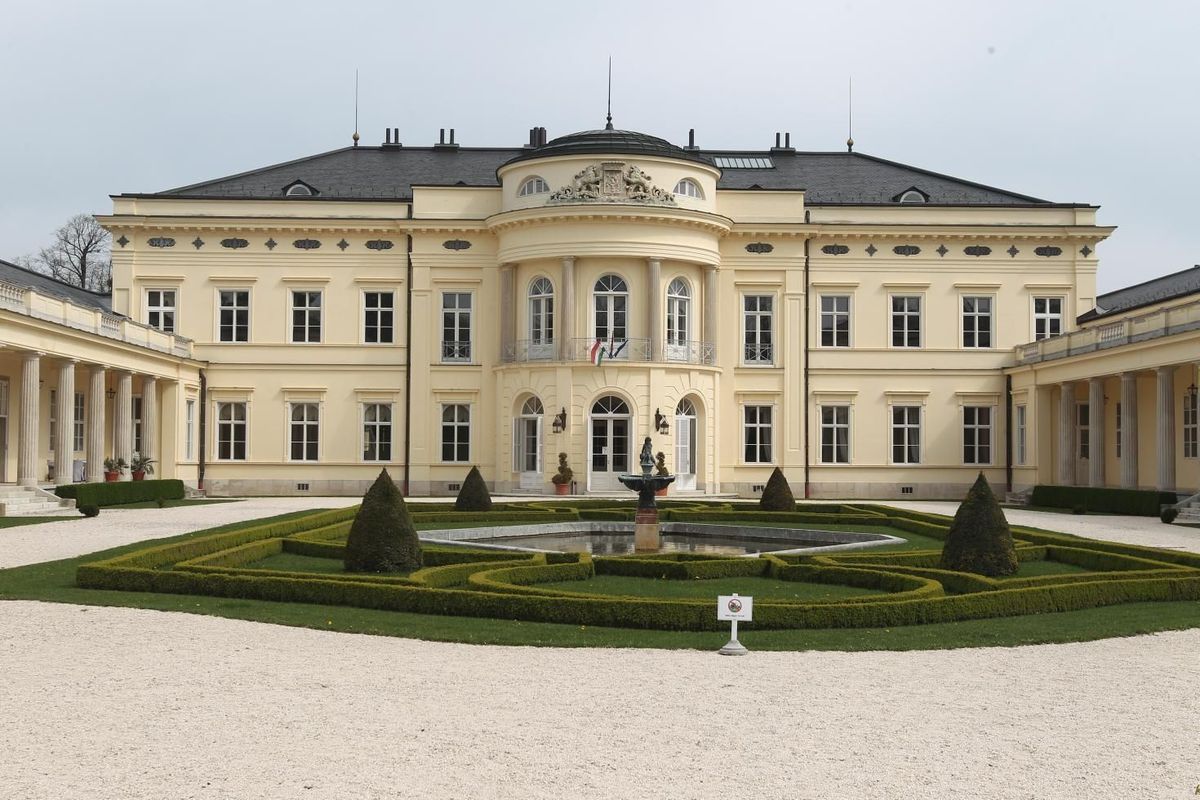 Károlyi-kastély Trónra lépett Habsburg-Lotharingiai Károly