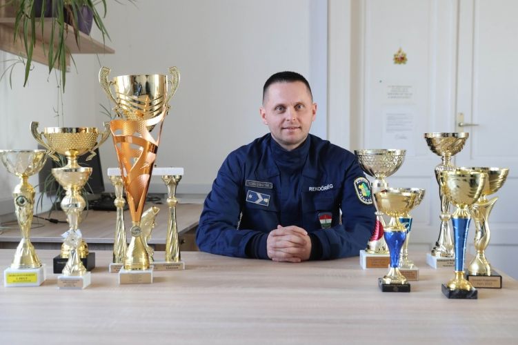 A perkátai rendőr-halőr története
