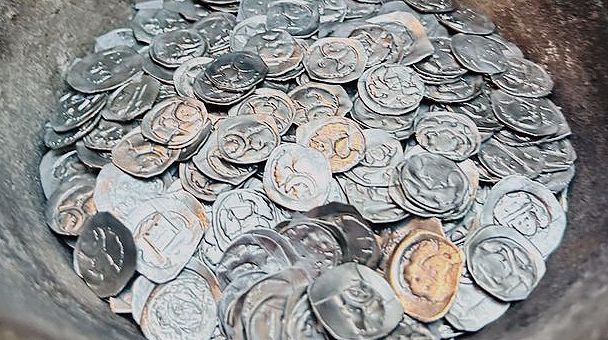 A kincsesbányai kincslelet. Időszaki kiállítás Fehérváron. Hétszázhetvenkilenc (779) ezüstérme