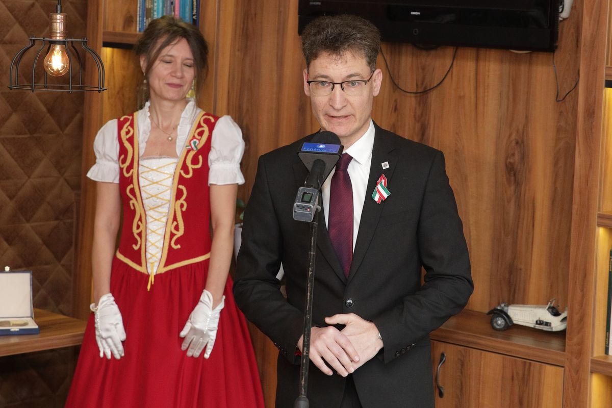 Rádiós-riporter kapta idén a Penna Regia díjat Székesfehérváron, amelyet Cser-Palkovics András polgármester adott át Ficsóri Erika  hírszerkesztőnek.