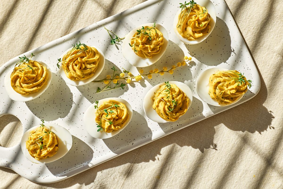 Easter,Breakfast,Idea.,Stuffed,Easter,Eggs,Mimosa,With,Egg,Yolk,