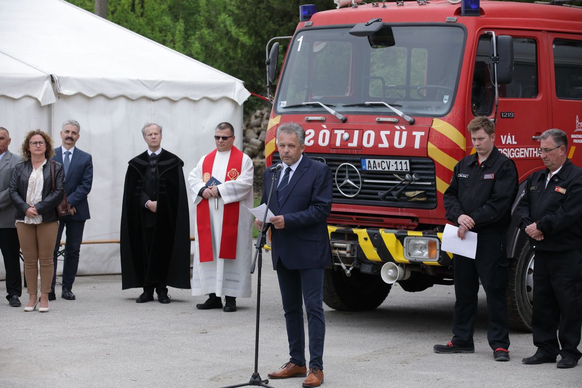 A tűzoltók azok a hétköznapi hősök, akik oda sietnek, ahonnan más menekül. A Váli Tűzoltó Egyesület lánglovagjai ezt teszik immáron 140 éve.